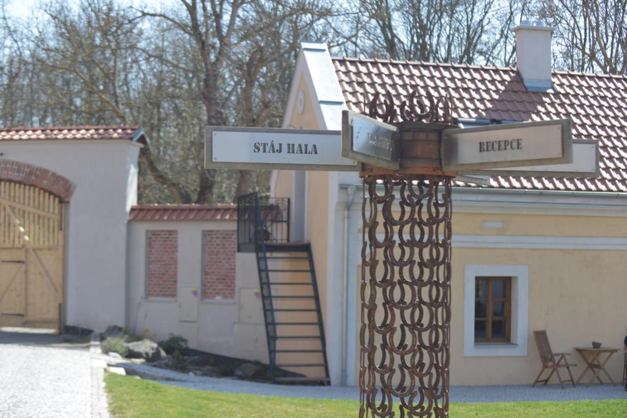 Statek Krkavci Hora Bauernhof Nizbor