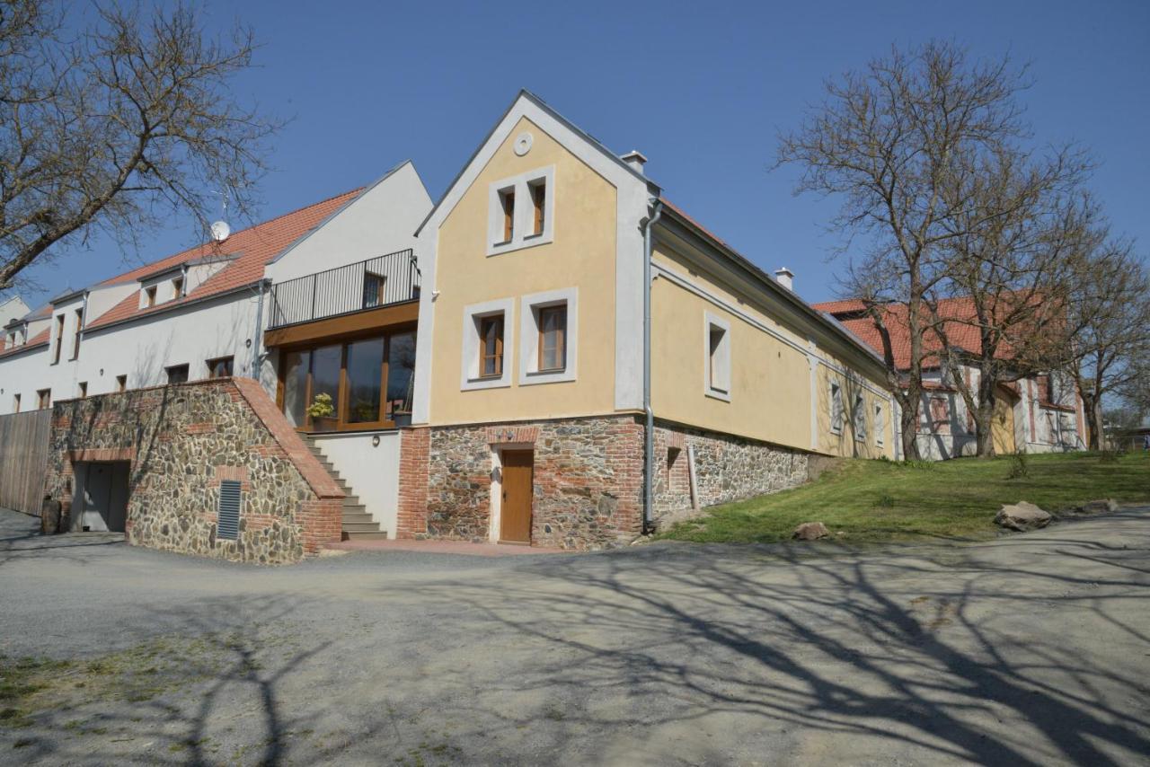 Statek Krkavci Hora Bauernhof Nizbor